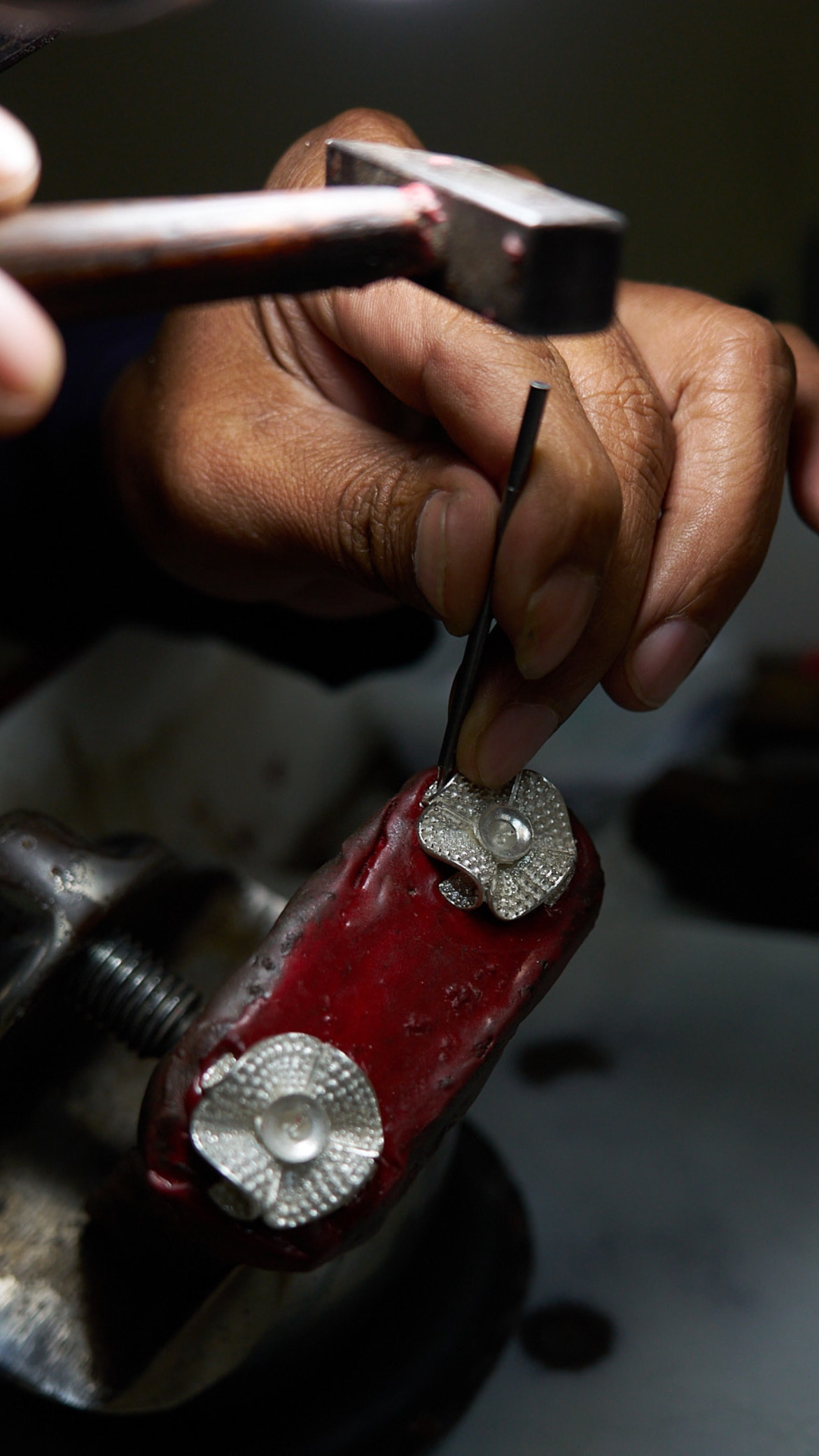 Stone setting — CB Jewelry Factory Bangkok